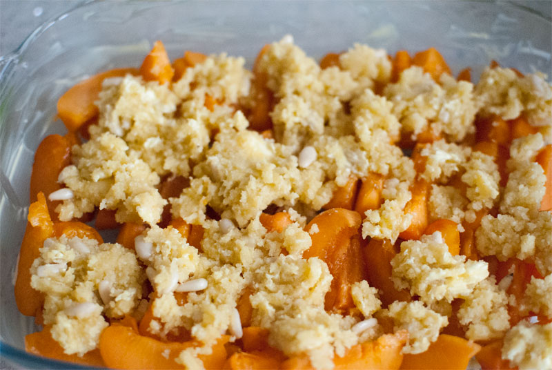 Apricot and almond crumble