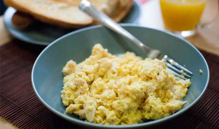 Perfect scrambled eggs with ham