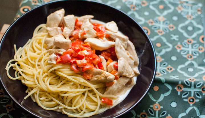 Simple chicken and red pepper pasta