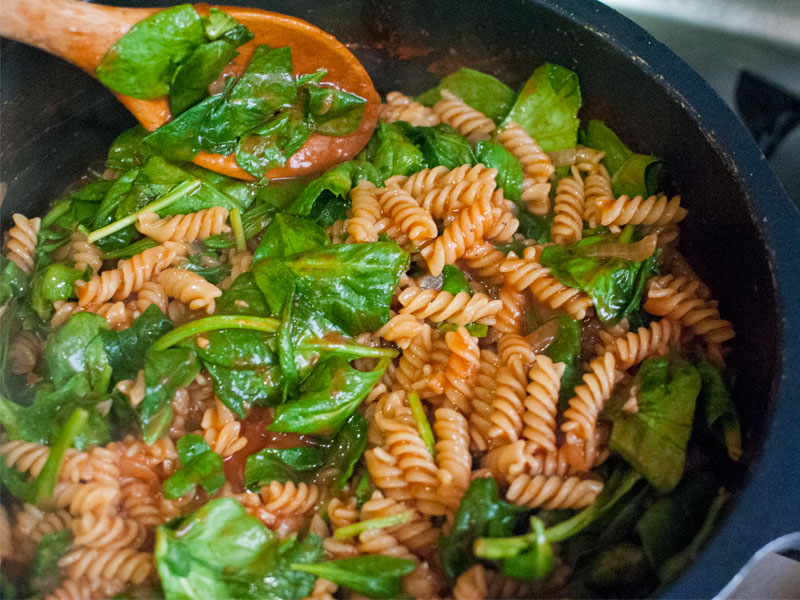 One-Pot pasta with tomato sauce and mascarpone