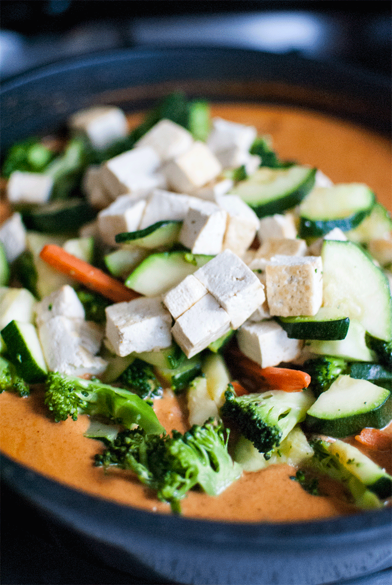 Tofu al curry de coco con verduras